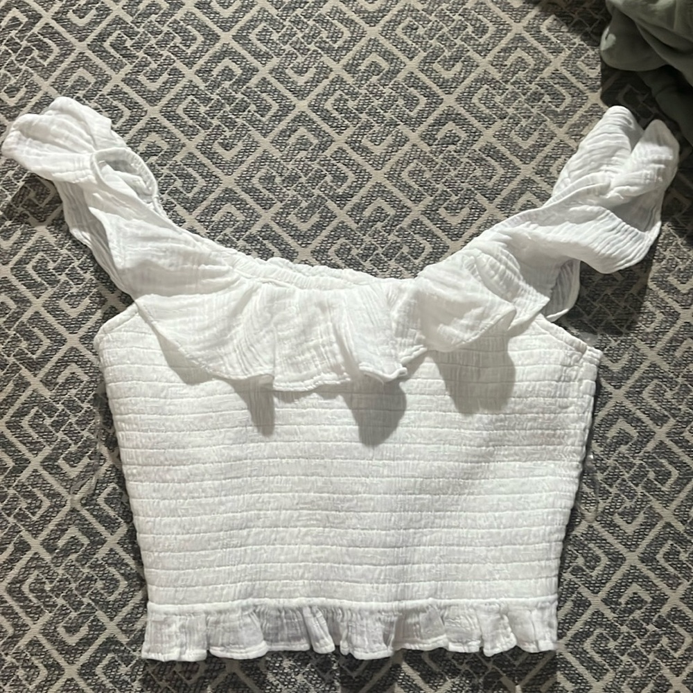 AMERICAN EAGLE: white top, ruffled lining
